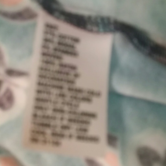 Crown & Ivy Curvy Floral Tank - Picture 4 of 6